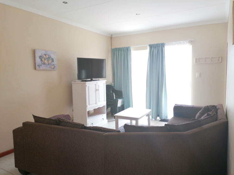 To Let 3 Bedroom Property for Rent in Marina Martinique Eastern Cape